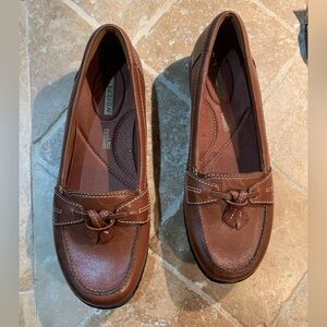 Women’s sz 6W leather loafer